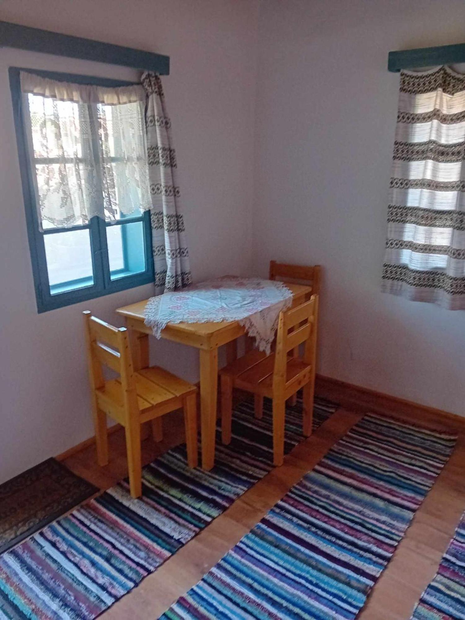 Biro Vendeghaz Hotel Sarateni Bagian luar foto