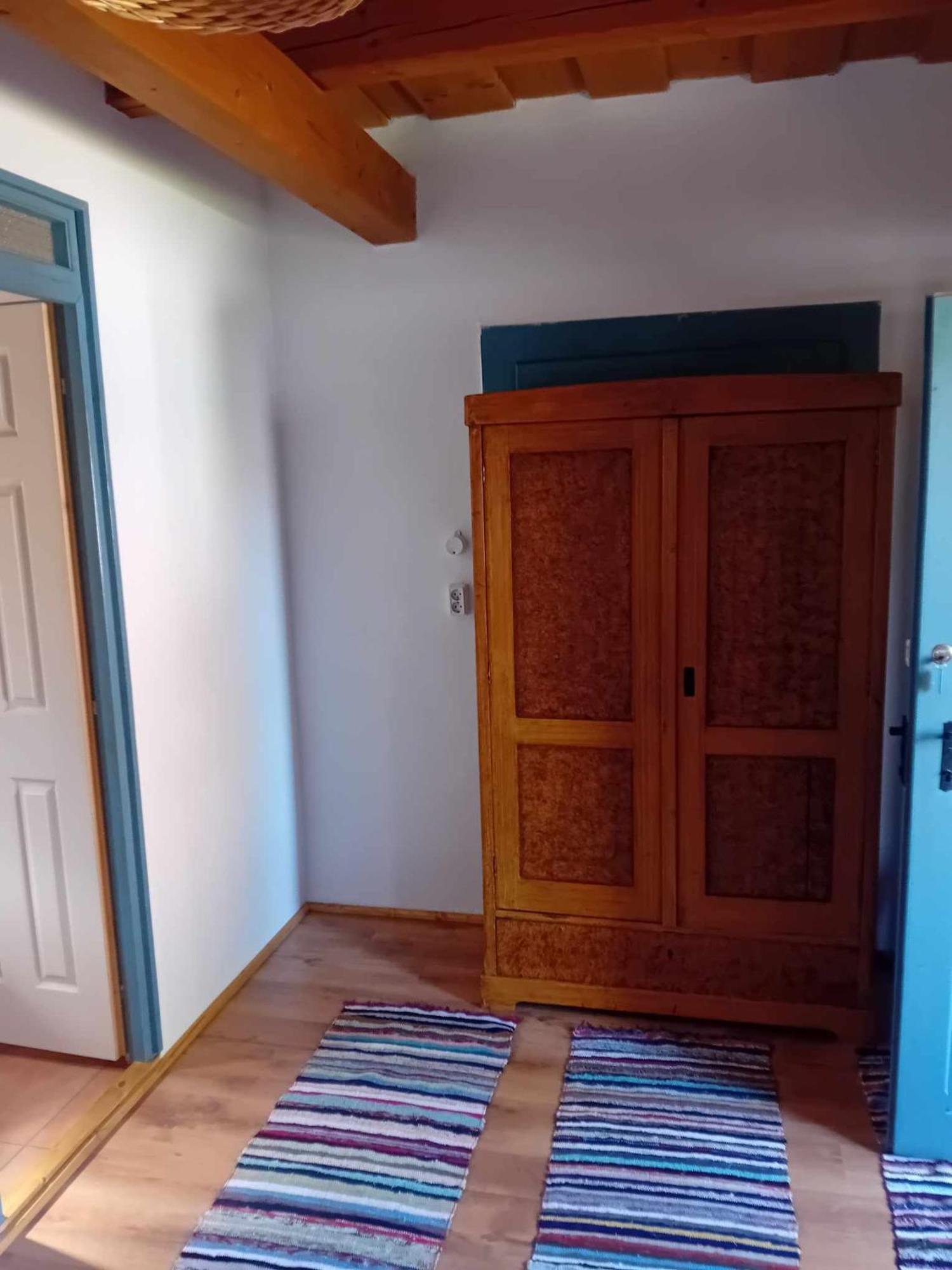 Biro Vendeghaz Hotel Sarateni Bagian luar foto