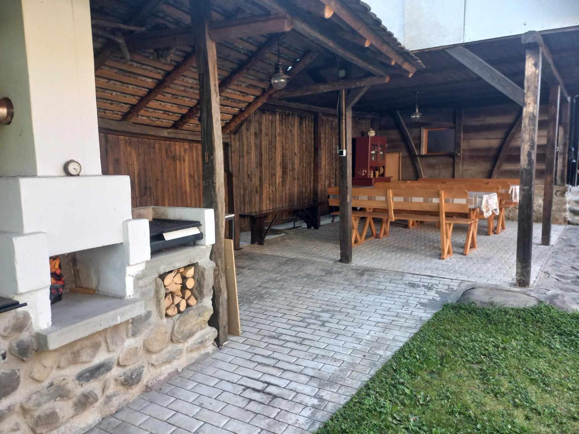 Biro Vendeghaz Hotel Sarateni Bagian luar foto