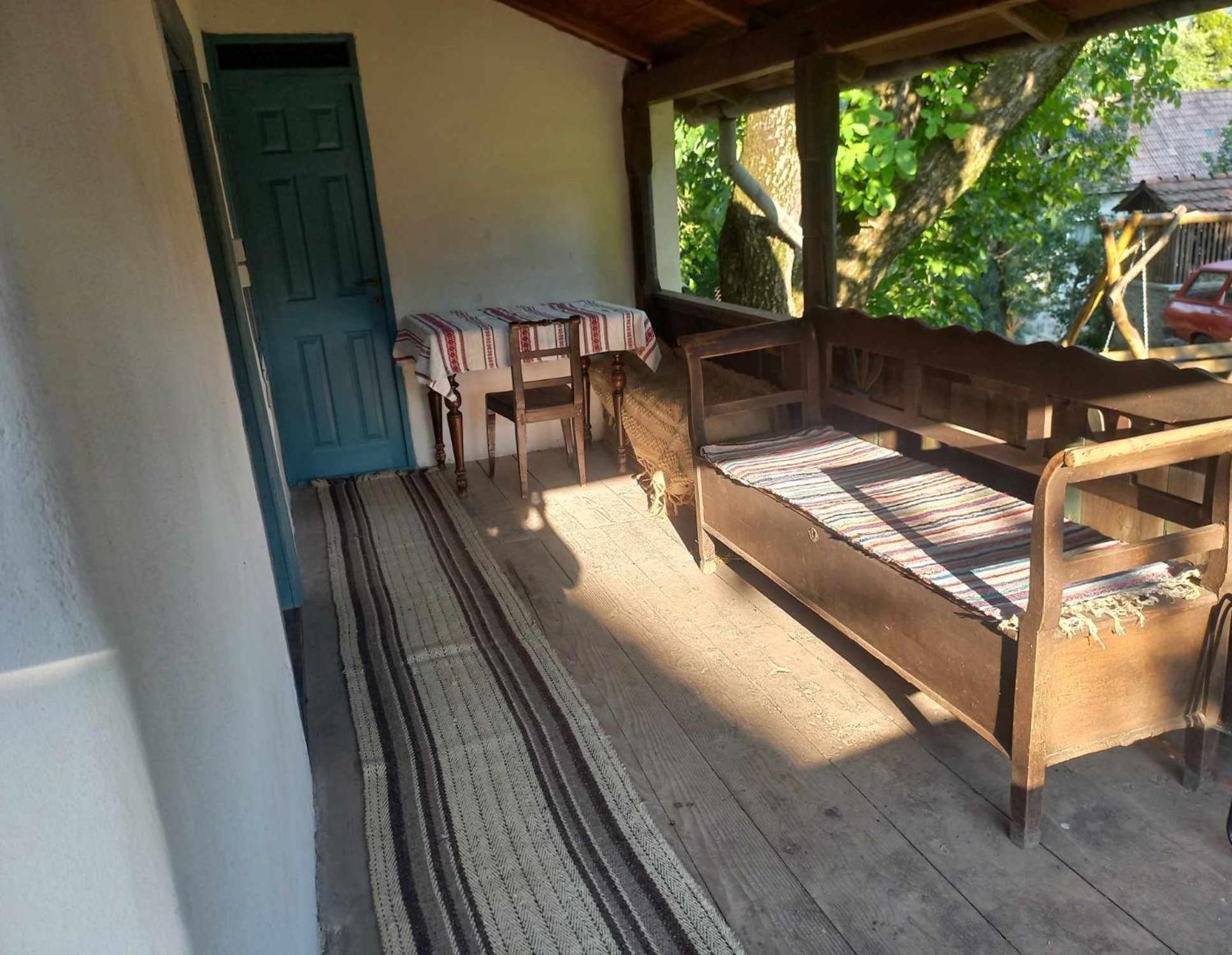 Biro Vendeghaz Hotel Sarateni Bagian luar foto
