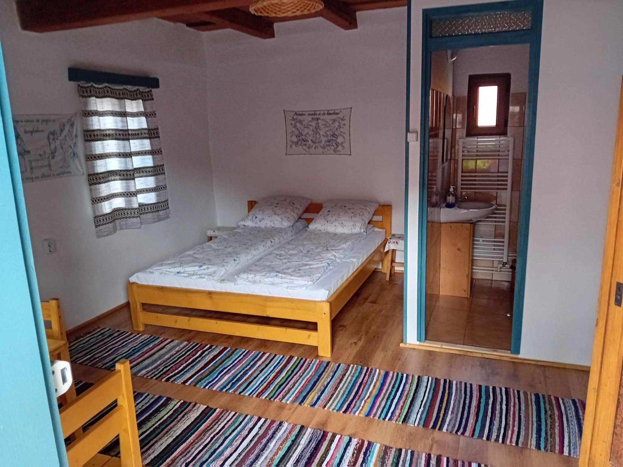 Biro Vendeghaz Hotel Sarateni Bagian luar foto